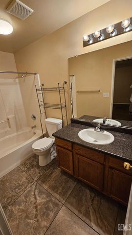 10817 Peach Blossom Avenue, Bakersfield, CA 93312