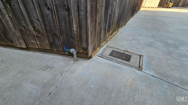 10817 Peach Blossom Avenue, Bakersfield, CA 93312