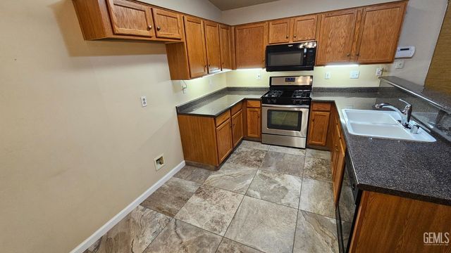 10817 Peach Blossom Avenue, Bakersfield, CA 93312