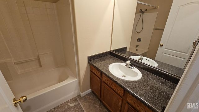 10817 Peach Blossom Avenue, Bakersfield, CA 93312