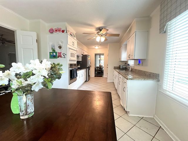 7630 BLACKBERRY FARM RD, Germantown, TN 38138