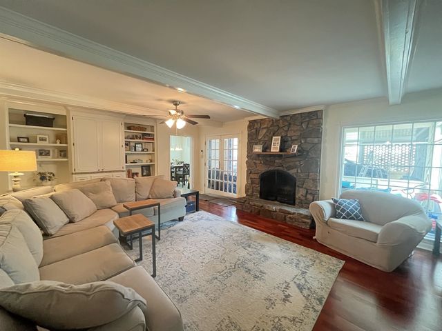 7630 BLACKBERRY FARM RD, Germantown, TN 38138