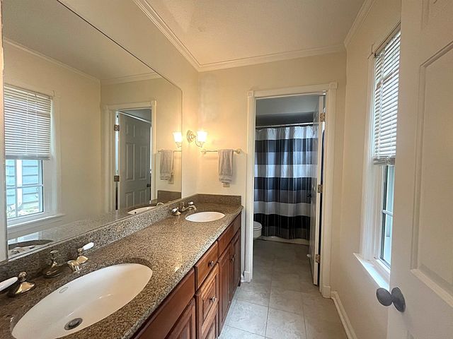 7630 BLACKBERRY FARM RD, Germantown, TN 38138