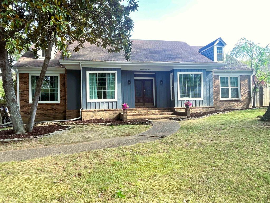 7630 BLACKBERRY FARM RD, Germantown, TN 38138