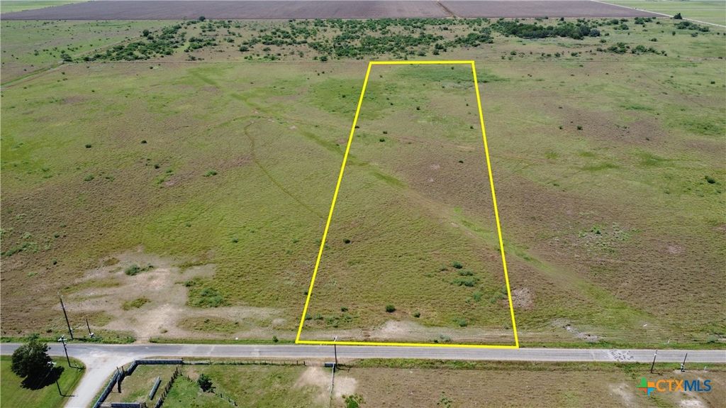 Image 1 of property listing at 10.33 Midway Rd, Inez, TX 77968