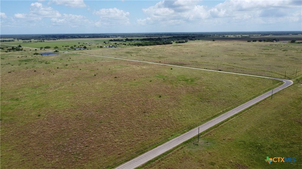 Image 8 of property listing at 10.33 Midway Rd, Inez, TX 77968
