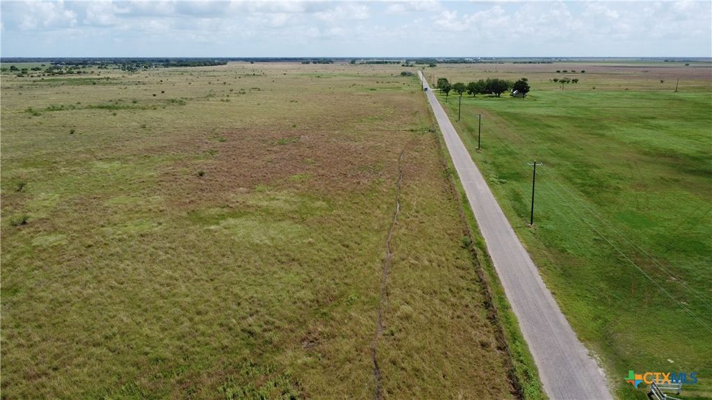 Image 9 of property listing at 10.33 Midway Rd, Inez, TX 77968