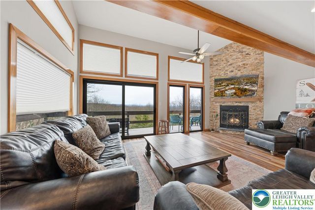 304 Cross Country Lane, Jackson Twp, PA 18372