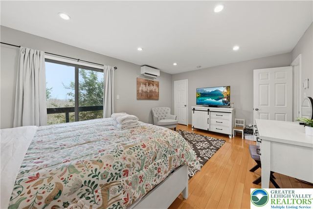 304 Cross Country Lane, Jackson Twp, PA 18372