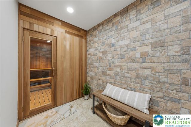 304 Cross Country Lane, Jackson Twp, PA 18372