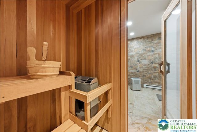 304 Cross Country Lane, Jackson Twp, PA 18372