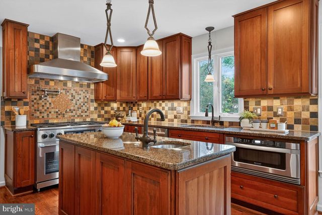 7007 DEVEREUX CIRCLE DR, Alexandria, VA 22315