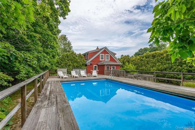 30 Vail Avenue, East Quogue, NY 11942