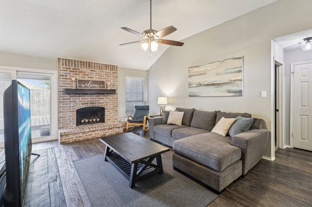 6700 Towerwood Drive, Arlington, TX 76001