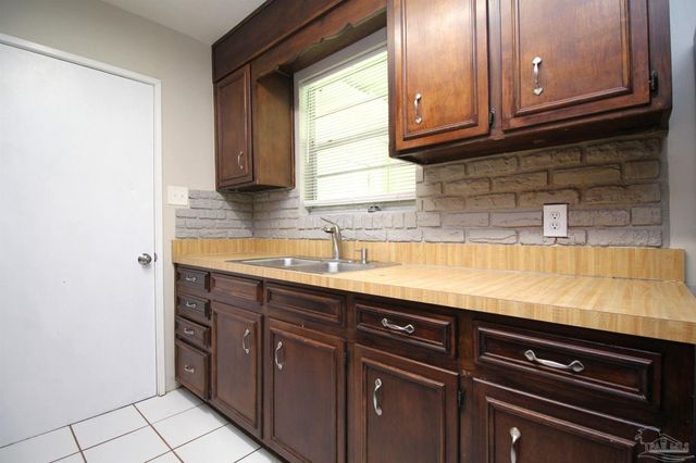86 S Madison Dr, Pensacola, FL 32505