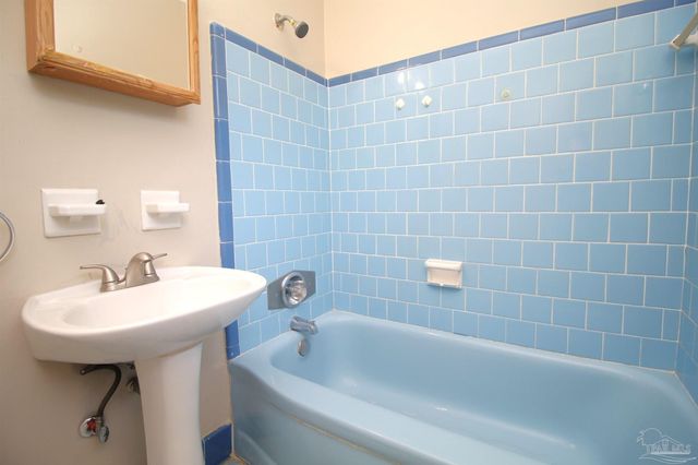 86 S Madison Dr, Pensacola, FL 32505