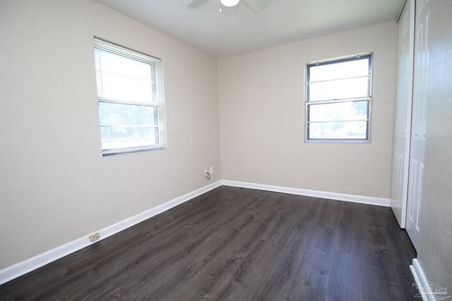 86 S Madison Dr, Pensacola, FL 32505