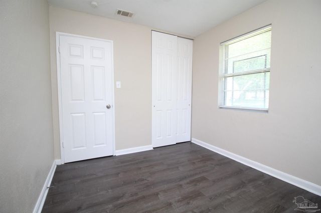 86 S Madison Dr, Pensacola, FL 32505