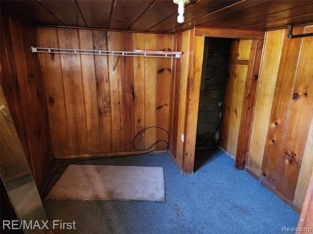 995 Lakeview Street, Waterford, MI 48328