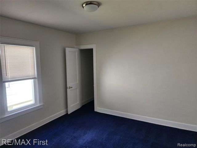 995 Lakeview Street, Waterford, MI 48328