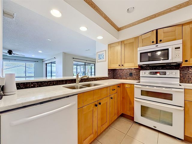 2733 COUNTRYSIDE BOULEVARD 105, Clearwater, FL 33761