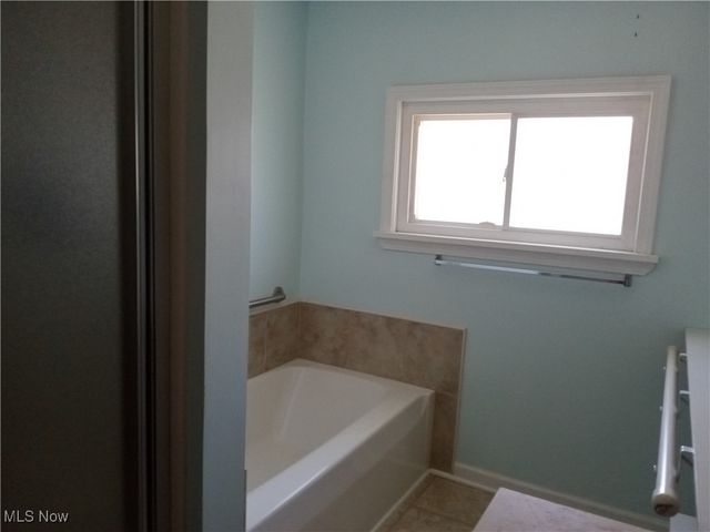 3896 E 43rd Street, Newburgh Heights, OH 44105