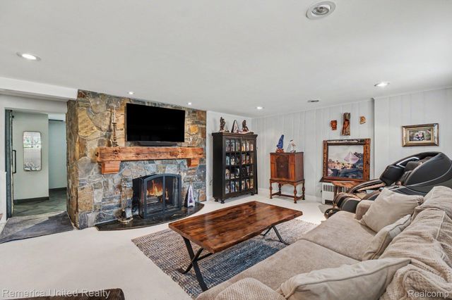 1328 W Ann Arbor Trail, Plymouth, MI 48170
