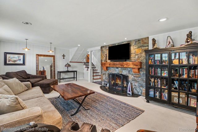 1328 W Ann Arbor Trail, Plymouth, MI 48170