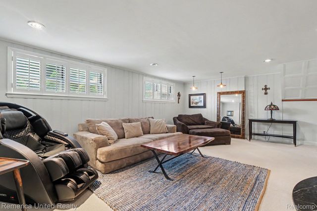1328 W Ann Arbor Trail, Plymouth, MI 48170