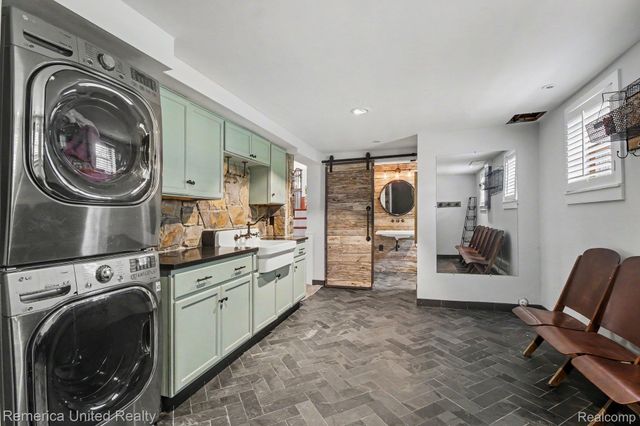 1328 W Ann Arbor Trail, Plymouth, MI 48170
