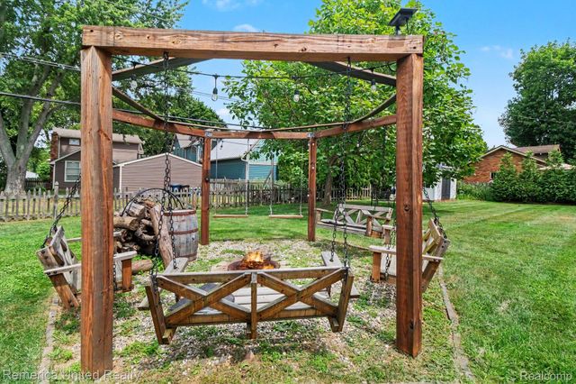 1328 W Ann Arbor Trail, Plymouth, MI 48170