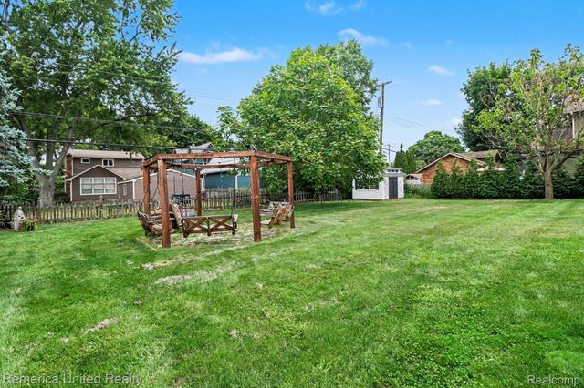 1328 W Ann Arbor Trail, Plymouth, MI 48170