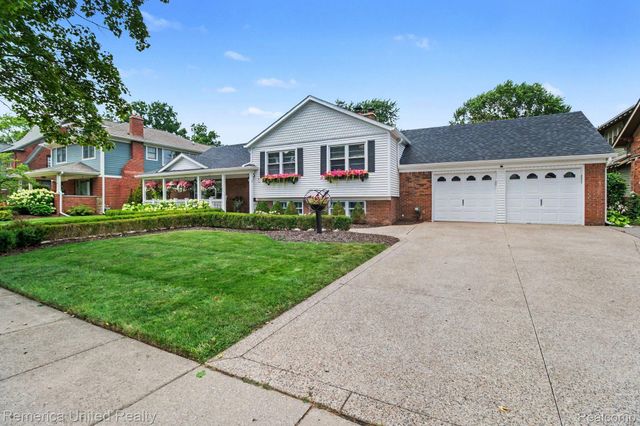 1328 W Ann Arbor Trail, Plymouth, MI 48170