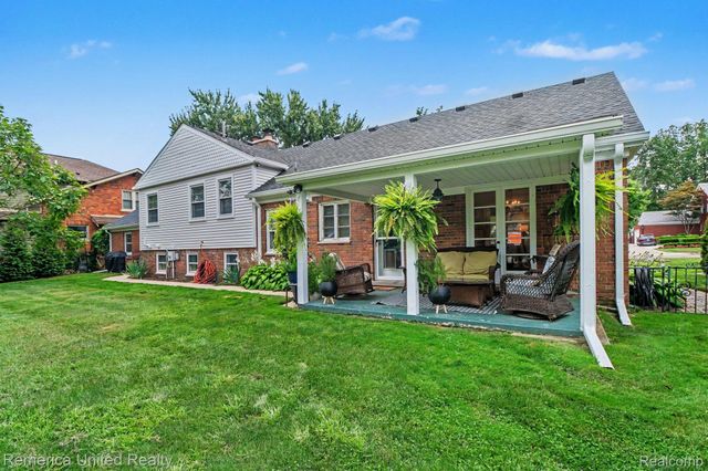 1328 W Ann Arbor Trail, Plymouth, MI 48170