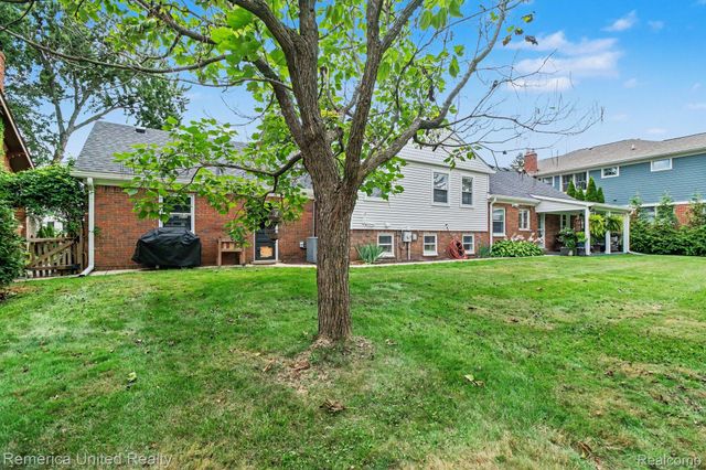 1328 W Ann Arbor Trail, Plymouth, MI 48170