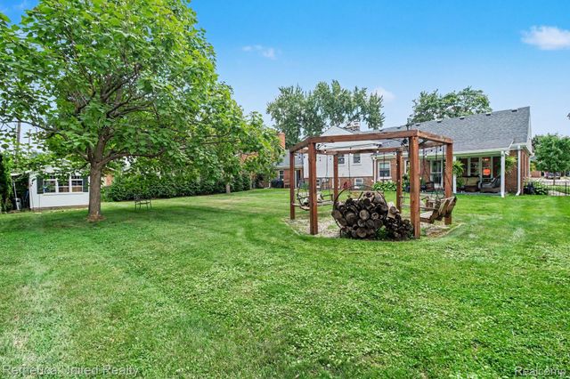 1328 W Ann Arbor Trail, Plymouth, MI 48170