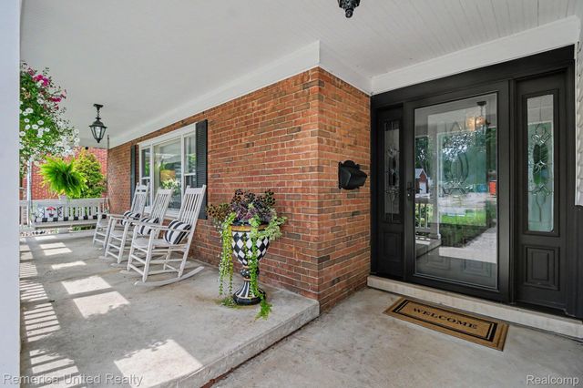 1328 W Ann Arbor Trail, Plymouth, MI 48170