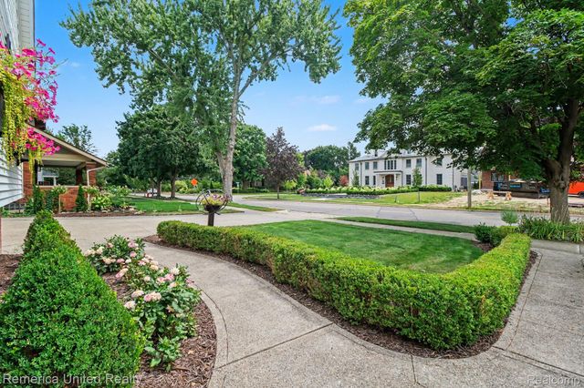 1328 W Ann Arbor Trail, Plymouth, MI 48170