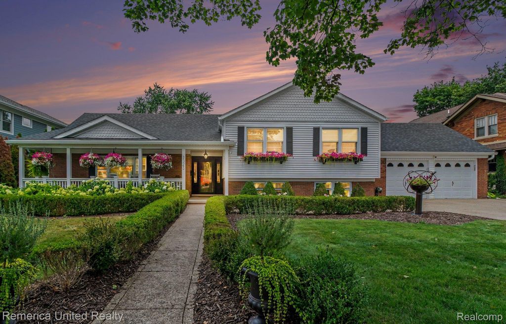 1328 W Ann Arbor Trail, Plymouth, MI 48170