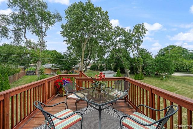 42328 Hickorywood Drive, Sterling Heights, MI 48314