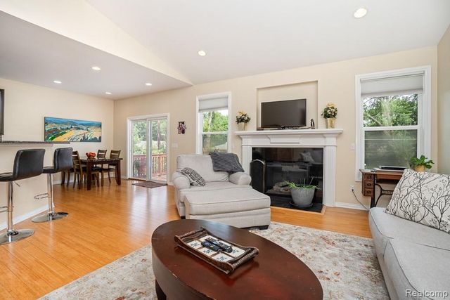 42328 Hickorywood Drive, Sterling Heights, MI 48314