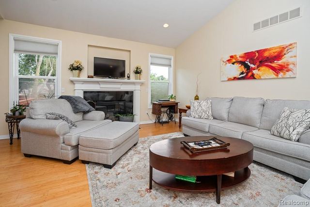 42328 Hickorywood Drive, Sterling Heights, MI 48314