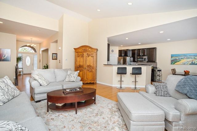 42328 Hickorywood Drive, Sterling Heights, MI 48314