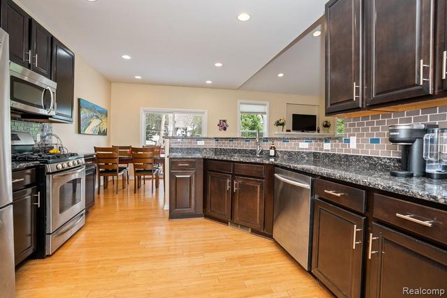 42328 Hickorywood Drive, Sterling Heights, MI 48314