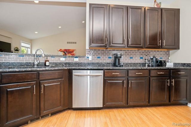 42328 Hickorywood Drive, Sterling Heights, MI 48314