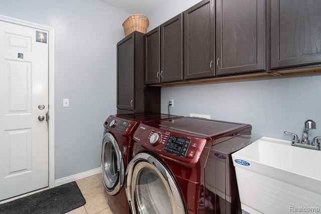 42328 Hickorywood Drive, Sterling Heights, MI 48314