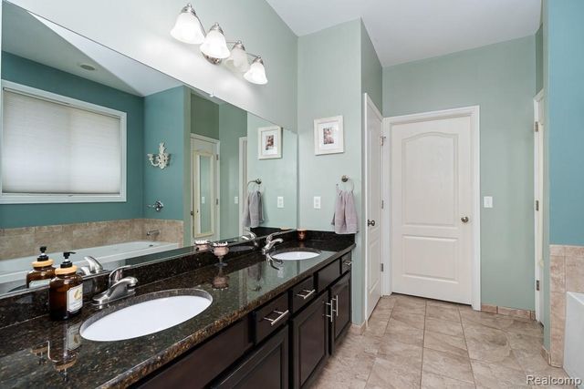 42328 Hickorywood Drive, Sterling Heights, MI 48314