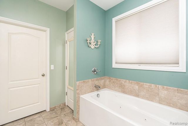 42328 Hickorywood Drive, Sterling Heights, MI 48314