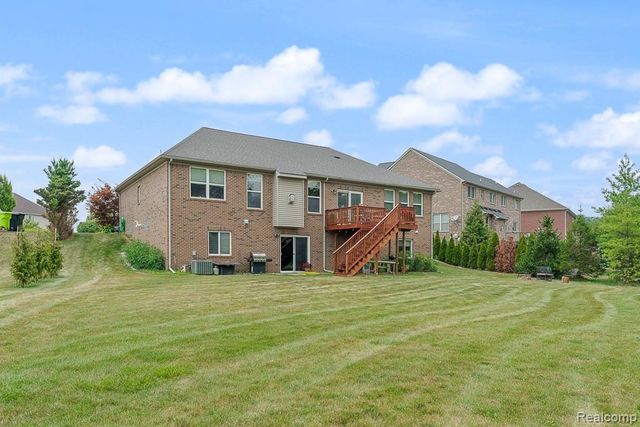 42328 Hickorywood Drive, Sterling Heights, MI 48314