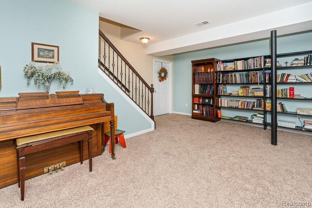 42328 Hickorywood Drive, Sterling Heights, MI 48314